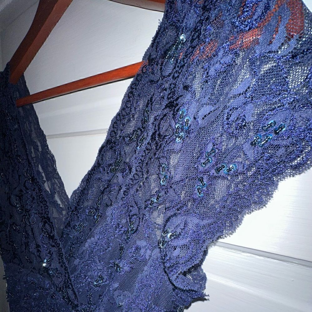 MARINA Dress Blue Sequin Lace V Neck Short Sleeve Bodycon Stretch Size 2 - Picture 5 of 12